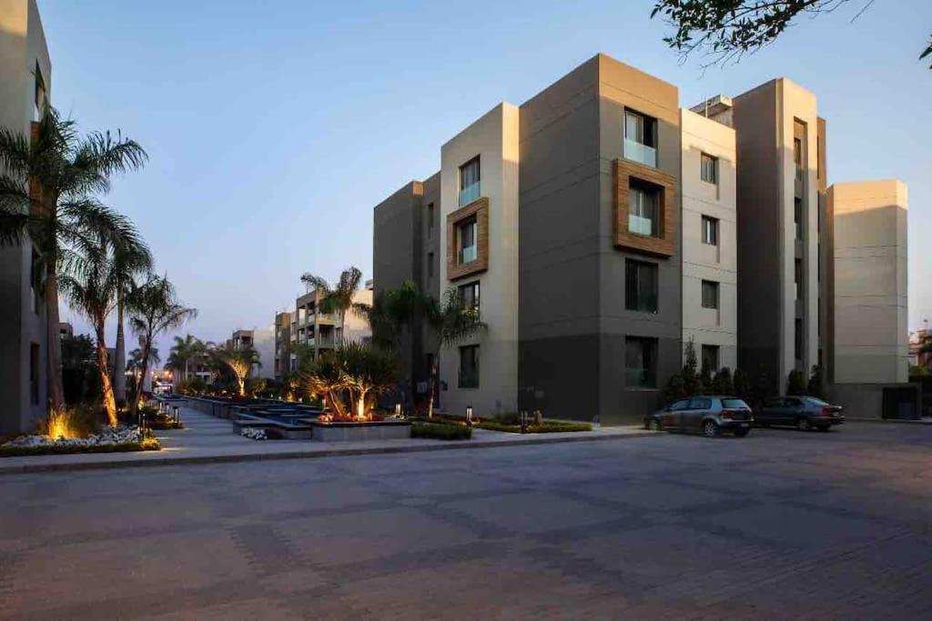 Garden View Three Bedroom Serviced Silver Palm Apartment *